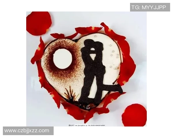 足球球星情侣蛋糕创意设计甜蜜呈现梦想与爱心的完美结合